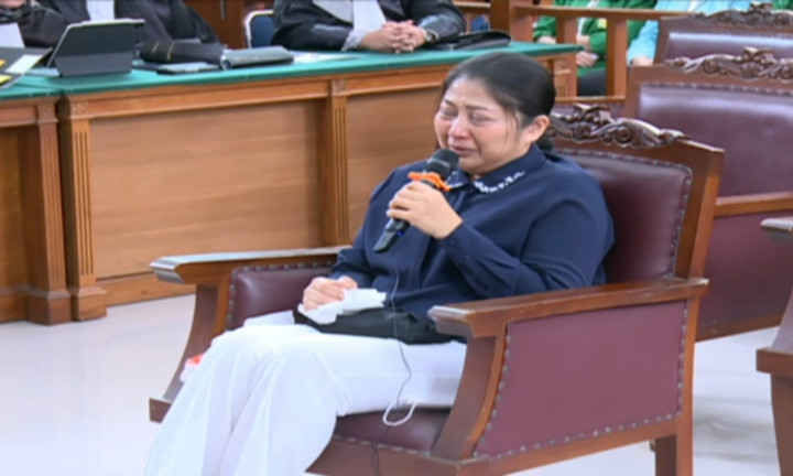 Putri Candrawathi <i>Nangis</i> Terus, Hakim: Lama-lama Kami Ikut