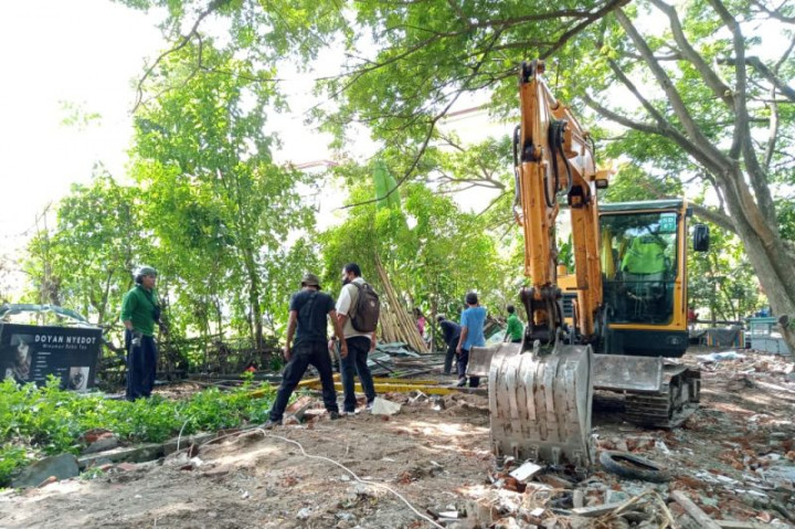 Antisipasi Disalahgunakan, Puluhan Lapak PKL di Mataram NTB Dibongkar