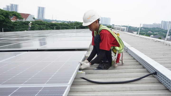 Pemasangan PLTS Atap Bantu Kurangi Jejak Emisi Karbon, Ini Manfaatnya