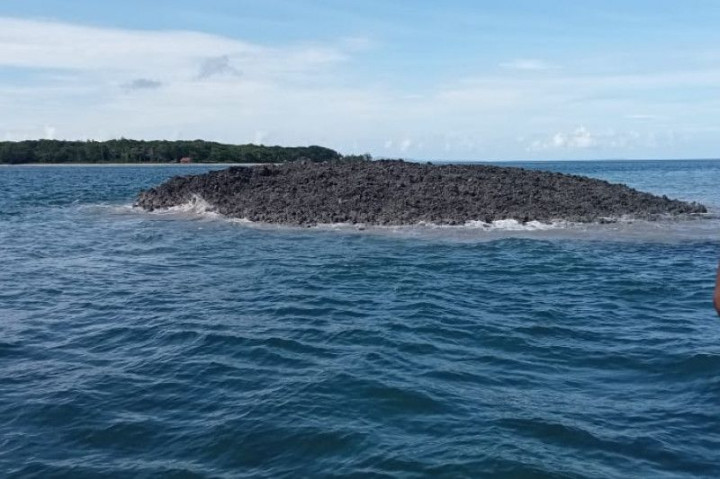 Warga Teinaman Kembali ke Rumah Meski Takut Ada Fenomena Pulau Baru