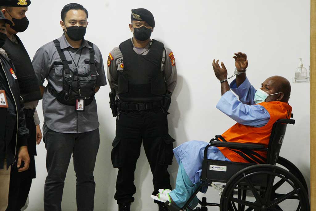 Foto Terpopuler: Lukas Enembe Ditahan KPK hingga Daftar 12 Pelanggaran HAM Berat Masa Lalu