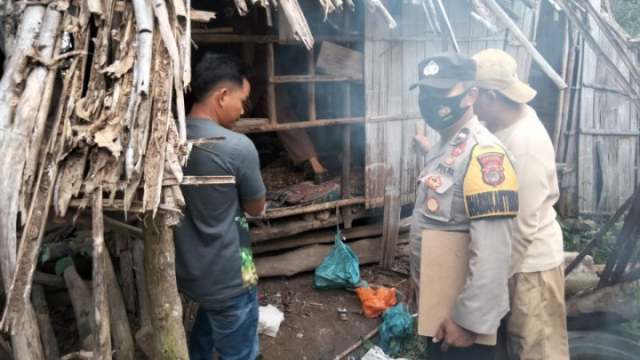 Kakek ODGJ di Way Kanan Ditemukan Tewas Membusuk di Gubuknya