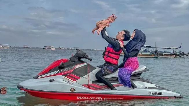 Banjir Hujatan karena Ajak Anak Main Jetski Tanpa Pengaman, Ria Ricis Minta Maaf