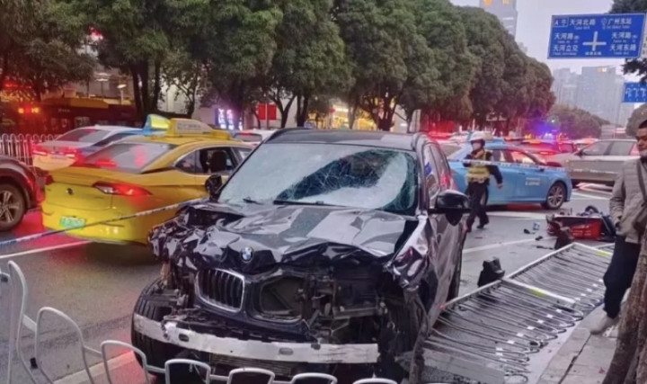 Pria di Tiongkok Tabrak 5 Pejalan Kaki Hingga Tewas, Kemudian Lempar Uang ke Udara