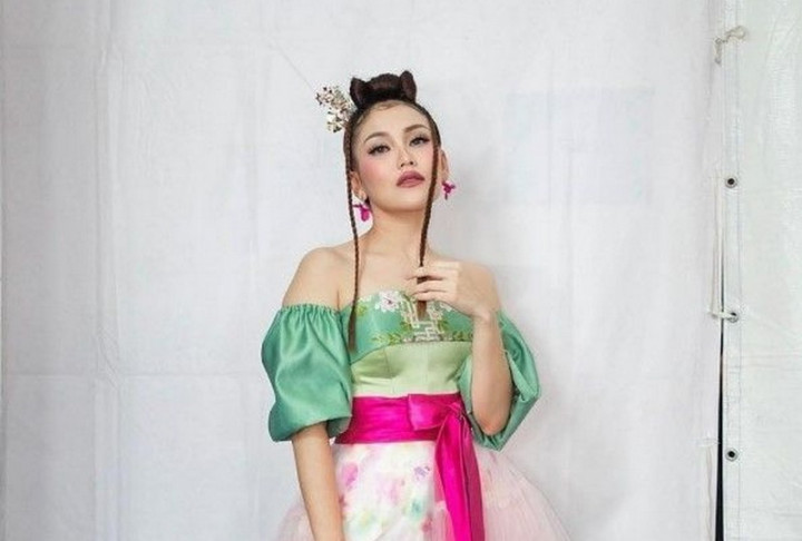 Jatuh di Panggung, Sikap Ayu Ting Ting Tuai Pujian