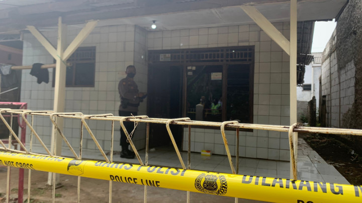 Dinkes Bekasi Bawa 12 Sampel dari Kontrakan Korban Keracunan