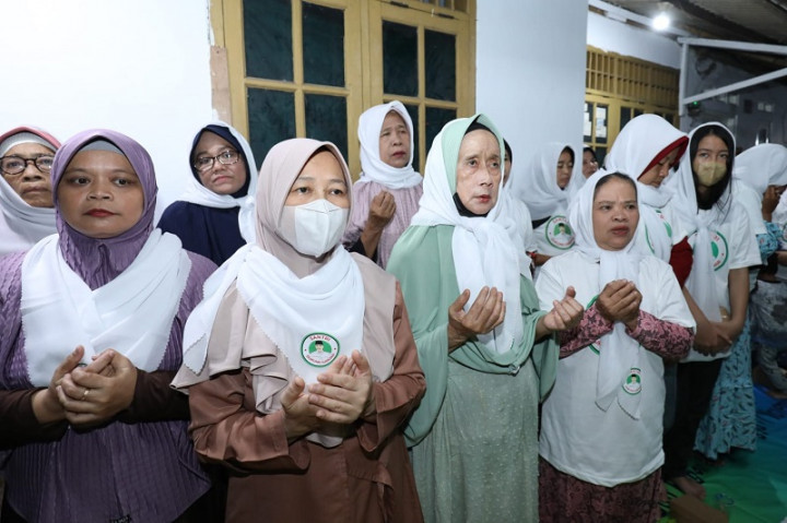 Sembako Disebar ke Warga Ulujami