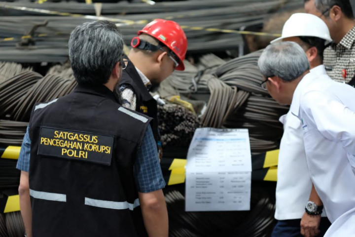Ribuan Ton Besi Baja Tak Sesuai Standar Dimusnahkan Satgasus Polri