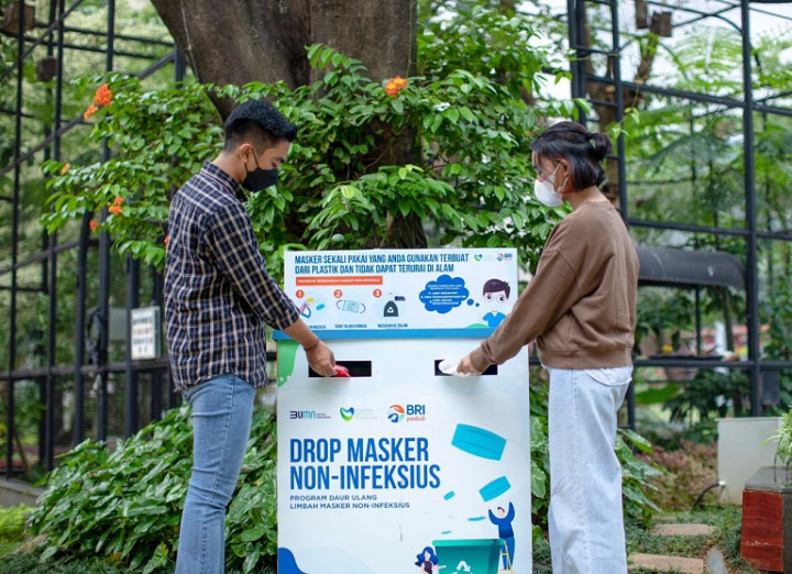 Ubah Limbah Masker Jadi Pot Tanaman Yuk!