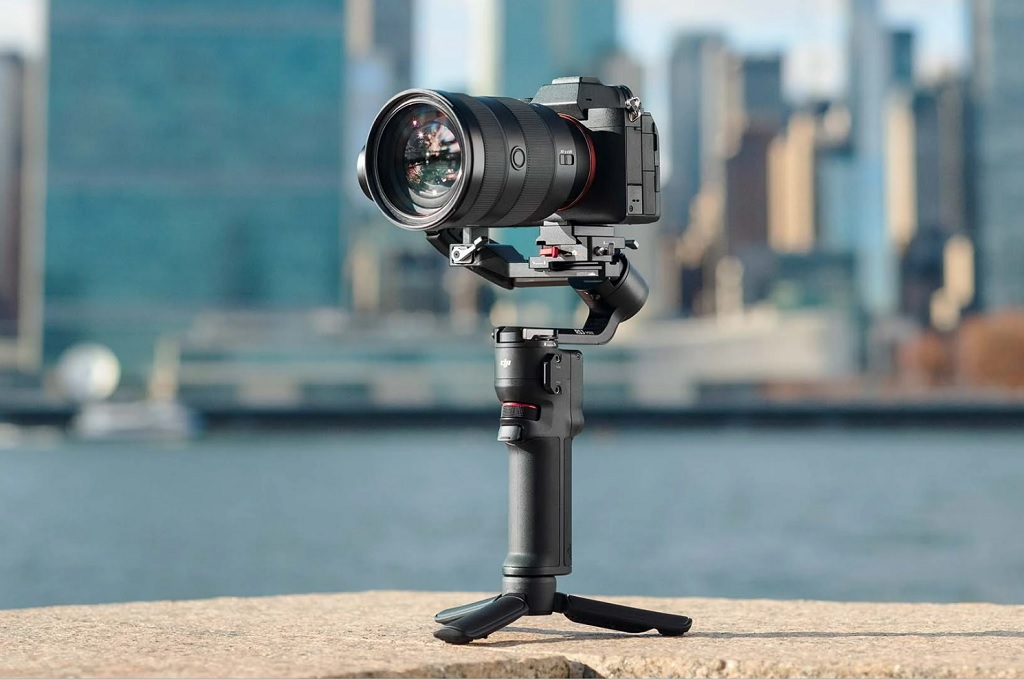 DJI memperkenalkan travel stabilizer DJI RS 3 Mini berbobot ringan.