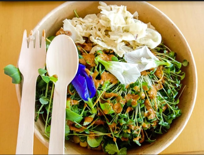 Makanan di Greens Hyperlocal Metafarming Station. (Foto: Ist)