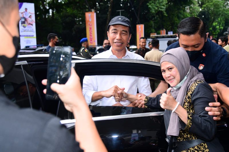 Jokowi Jajal Keripik Tempe Kualitas Ekspor dari UMKM