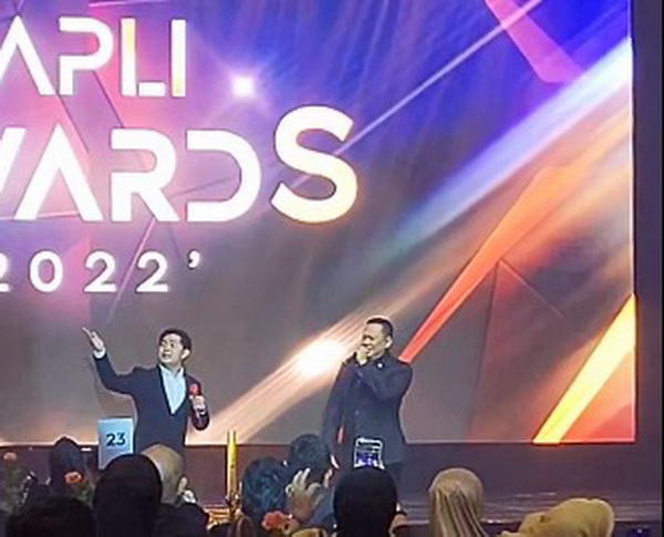 Pengalaman Baru Cakra Khan Manggung di APLI Award, Duet dengan Bamsoet