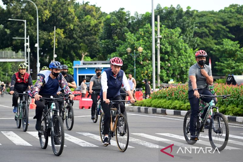 Pakai Sepeda Bambu, Presiden Gowes di Kawasan CFD Sudirman-Thamrin