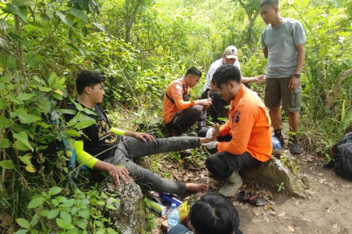 2 Pendaki Tersesat di Gunung Lamongan Dievakuasi