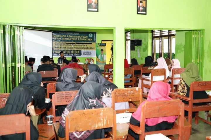 Geliatkan Ekonomi Pesantren, Santri di Ponorogo Dapat Pelatihan Pemasaran Digital