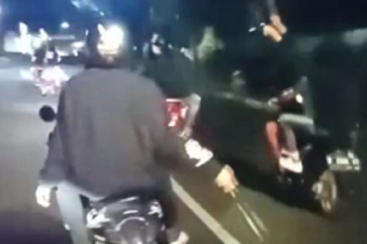 Polisi Selidiki Video Geng Motor Bersenjata Tajam di Sukabumi