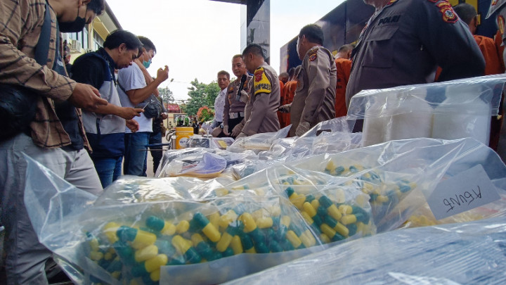 Polresta Cirebon Tangkap 15 Pengedar dan Sita 13 Ribu Obat Keras