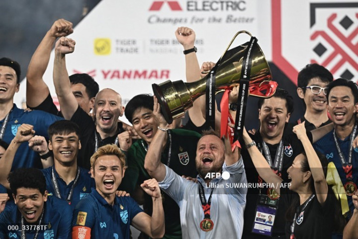 Diwarnai Kartu Merah, Thailand Pertahankan Piala AFF