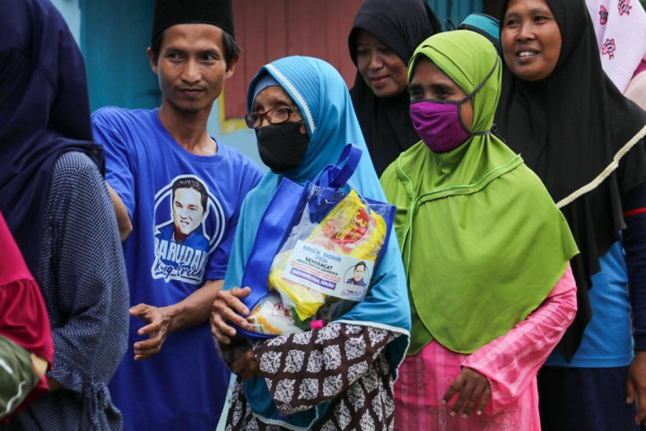 Bantuan Sembako Relawan Erick Thohir di Sukabumi Ringankan Beban Masyarakat