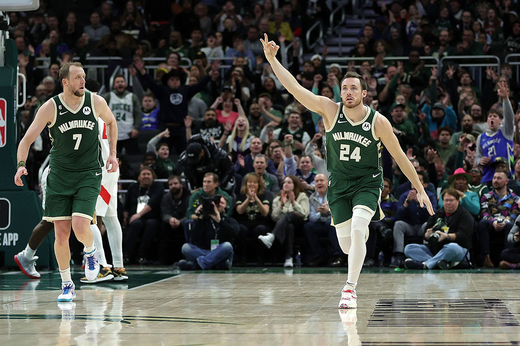 Basket NBA: Buck Kalahkan Raptors 130-122