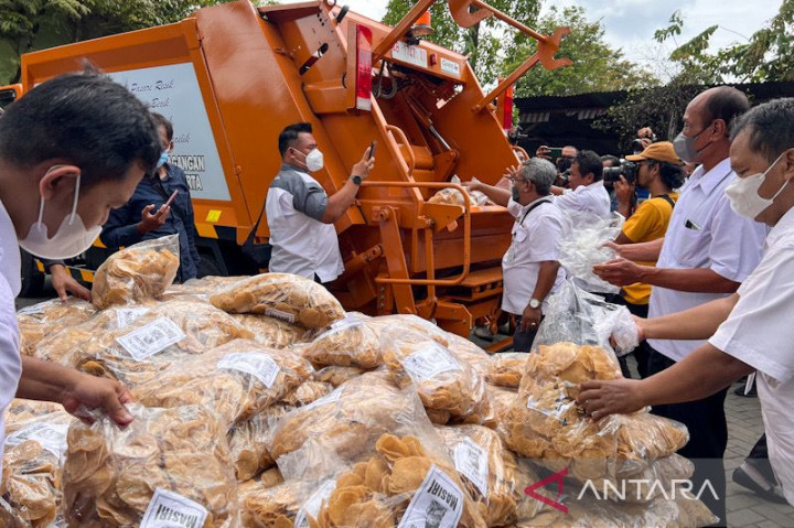 687,5 Kg Kerupuk Mengandung Boraks di Yogyakarta Dimusnahkan