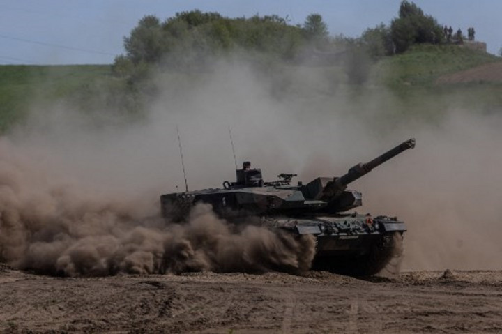 Ukraina Desak Menhan Baru Jerman Kirim Tank Tempur Leopard