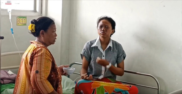 <i>Hati -Hati</i>, Wajah Siswi SMK di Ponorogo Terbakar usai Ponselnya Meledak