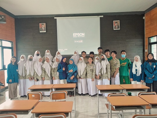 Mahasiswa Unair Dorong Siswa Daerah Kuliah Lewat KIP-K Goes to School 2023