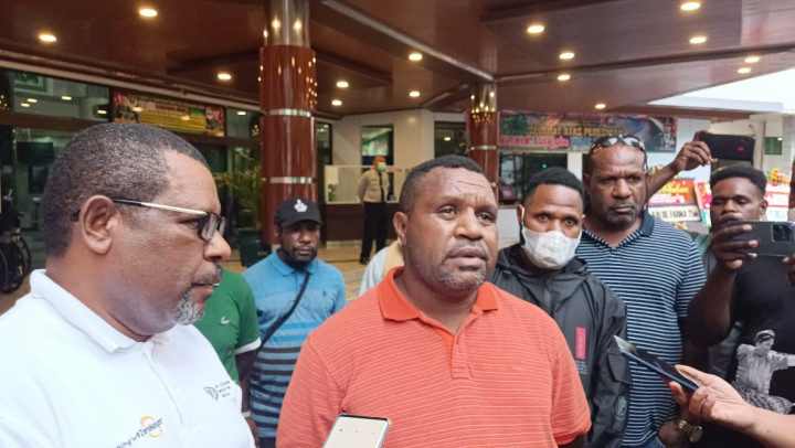 Keluarga Lukas Protes Tak Boleh Bertemu di RSPAD