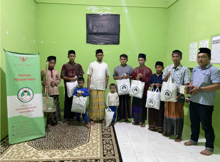 Terinspirasi Sosok Ganjar, Relawan di Sleman Gelar Aksi Sosial ke Ponpes