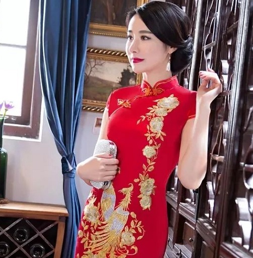 Mengenal Sejarah Cheongsam, Warna Pakaian Pembawa Keberuntungan dan Baju yang Dilarang saat Imlek