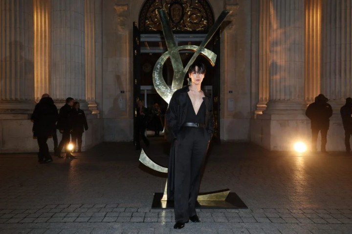 Ketampanan Ten WayV Mencuri Perhatian Pengunjung Paris Fashion Week