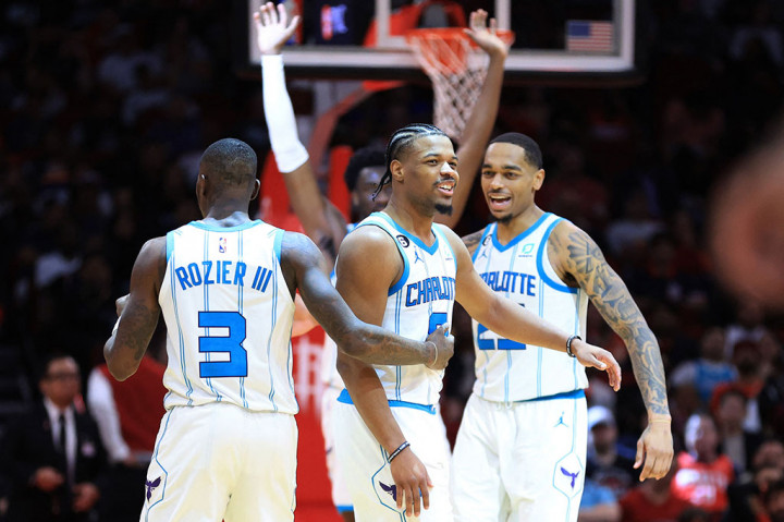 NBA: Hornets Tundukkan Rockets 122-117