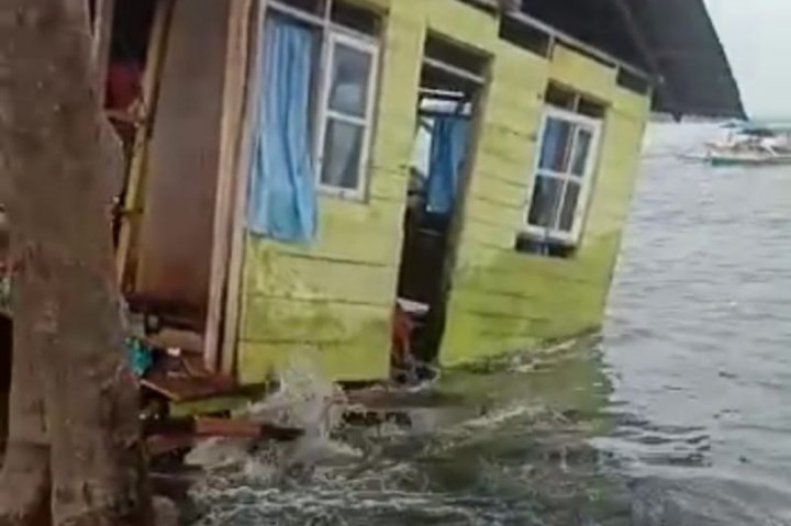 Belasan Rumah di Halmahera Utara Terdampak Banjir Rob