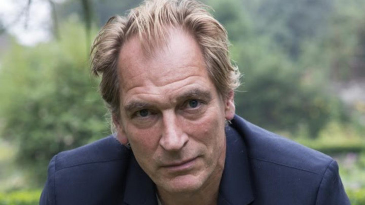 Aktor Inggris Julian Sands Dilaporkan Hilang saat Naik Gunung