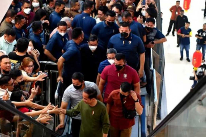 Saat Presiden Jokowi Kunjungi Pusat Perbelanjaan di Manado