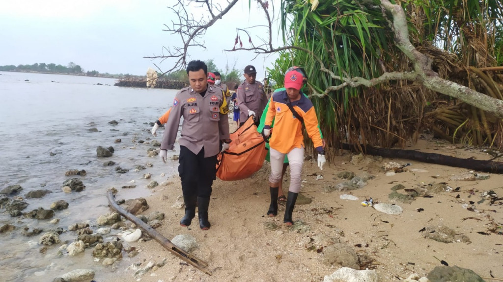 Mayat Tanpa Identitas Ditemukan di Pantai Pailus Jepara, Kulit Sudah Mengelupas