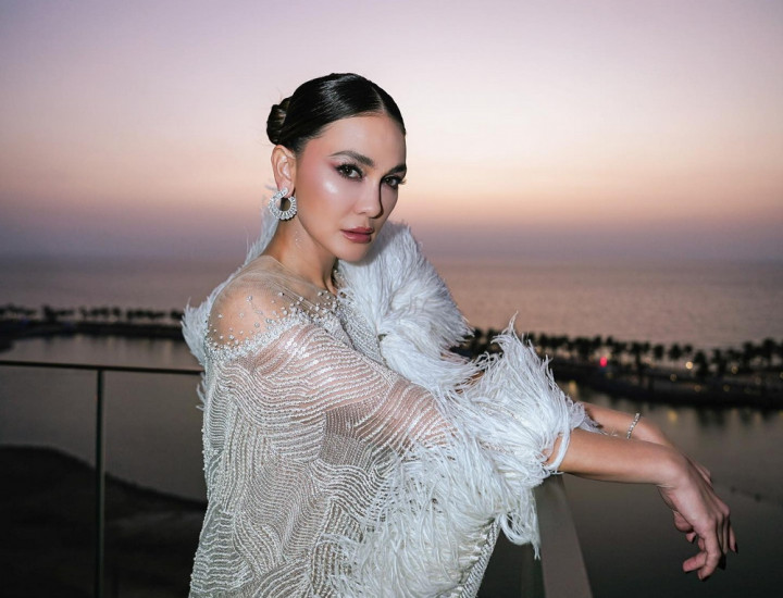 Luna Maya Jawab Kabar Pacari Pengusaha Axton Salim