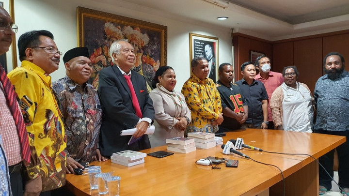 OC Kaligis Sebut Ketua KPK Mesti Tanggung Jawab dengan Kondisi Lukas Enembe