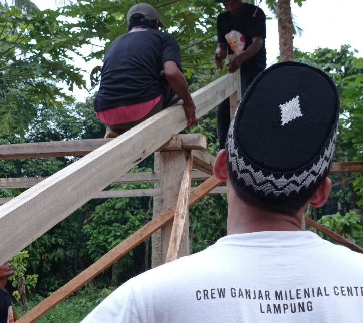 Milenial Relawan Ganjar di Lampung Bantu Jaga Kebersihan Lingkungan