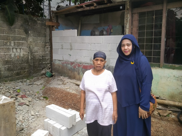 Sumirah Jadi Semringah Rumahnya Dibedah Bacaleg NasDem Kota Tangerang