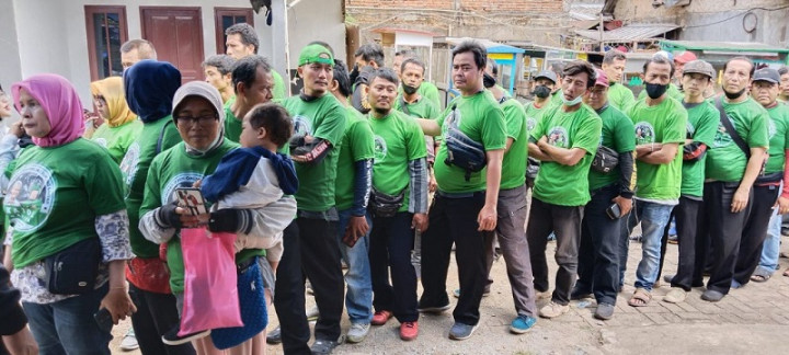 Para ojol di Lenteng Agung Dapat Kartu BPJS Ketenagakerjaan