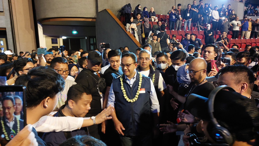 Warga Bandung Antisuas Sambut Anies Baswedan di Sabuga