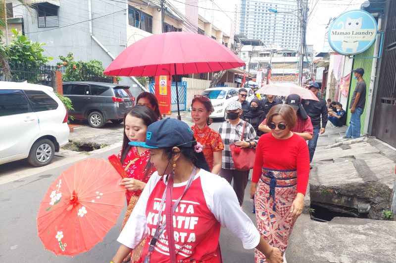 Warga Antusias Sambut Imlek di Kawasan Petak Sembilan