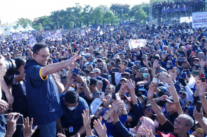 Antusiasme Puluhan Ribu Warga Bandung Ikut Jalan Sehat Bersama Anies Baswedan