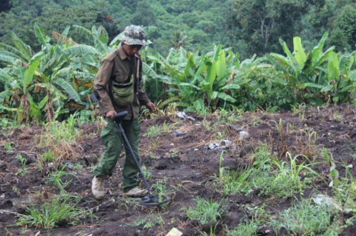 Warga Lampung Berburu 'Harta Karun' di Situs Keratuan Balau