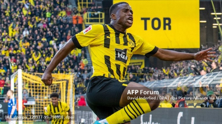Moukoko Akhirnya Teken Kontrak Baru di Dortmund