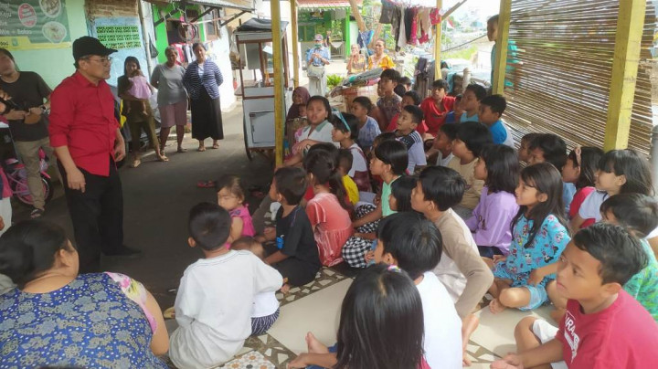 Tebarkan Kebahagiaan, Komunitas Ini Mendongeng Sambil Sedekah Mainan