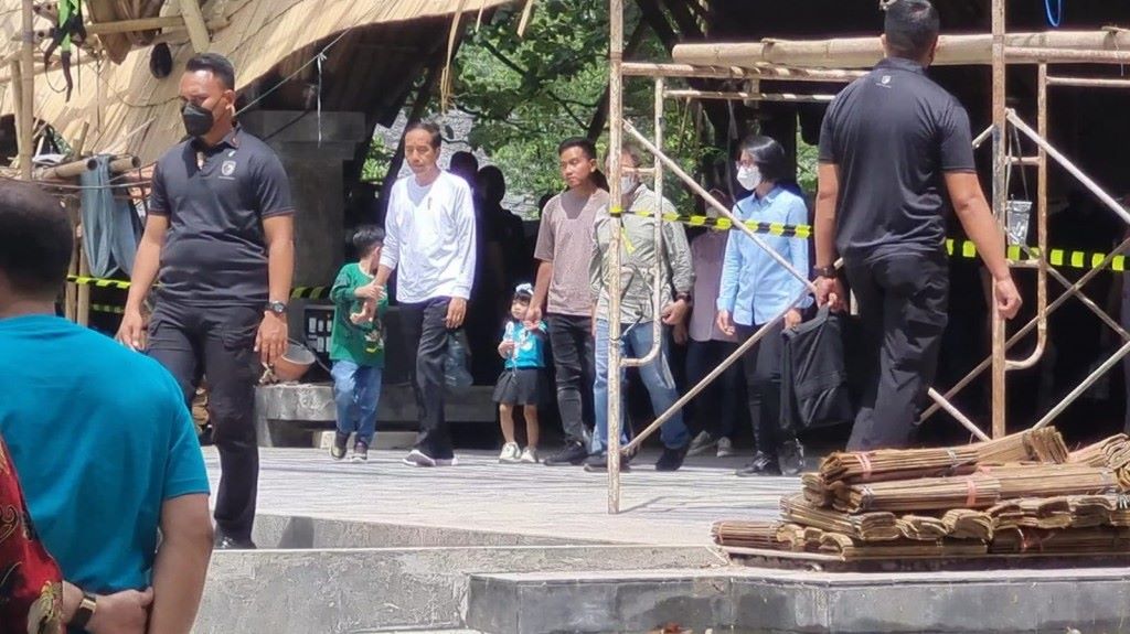 Presiden Jokowi saat mengunjungi Solo Safari. Medcom.id/ Triawati